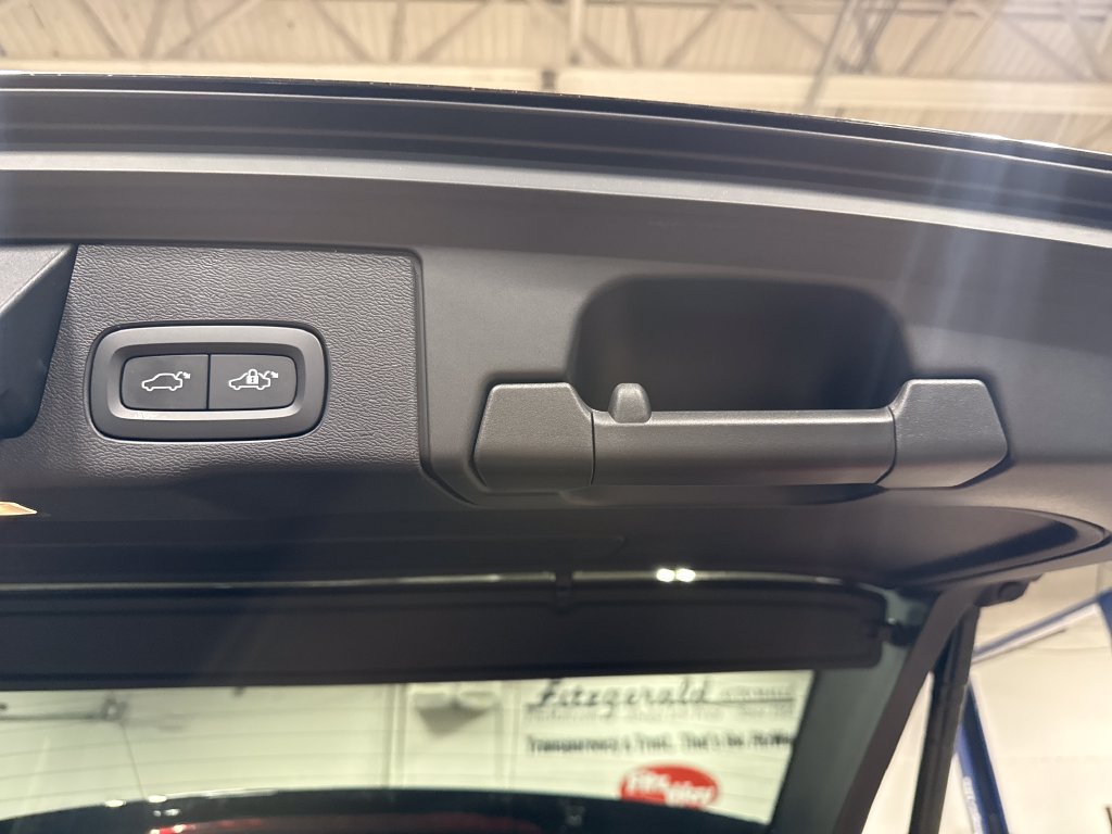 Used 2023 Volvo XC60 T8 Plus w/ Climate Package AWD/4WD image 14