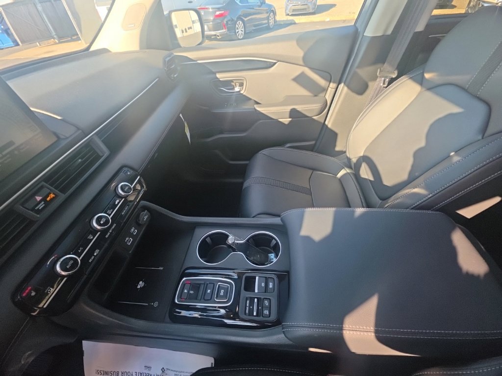 Certified 2025 Honda Pilot Touring image 24