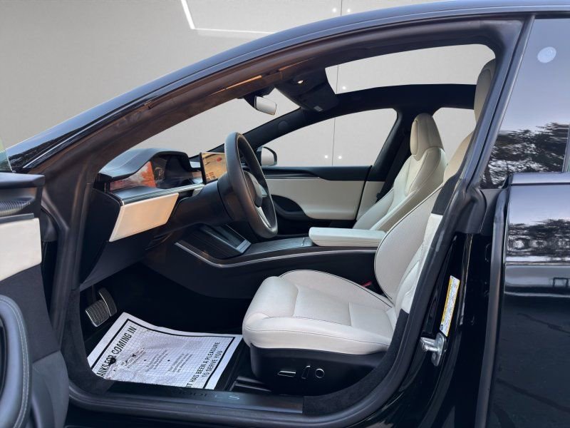 Used 2022 Tesla Model S Plaid image 9