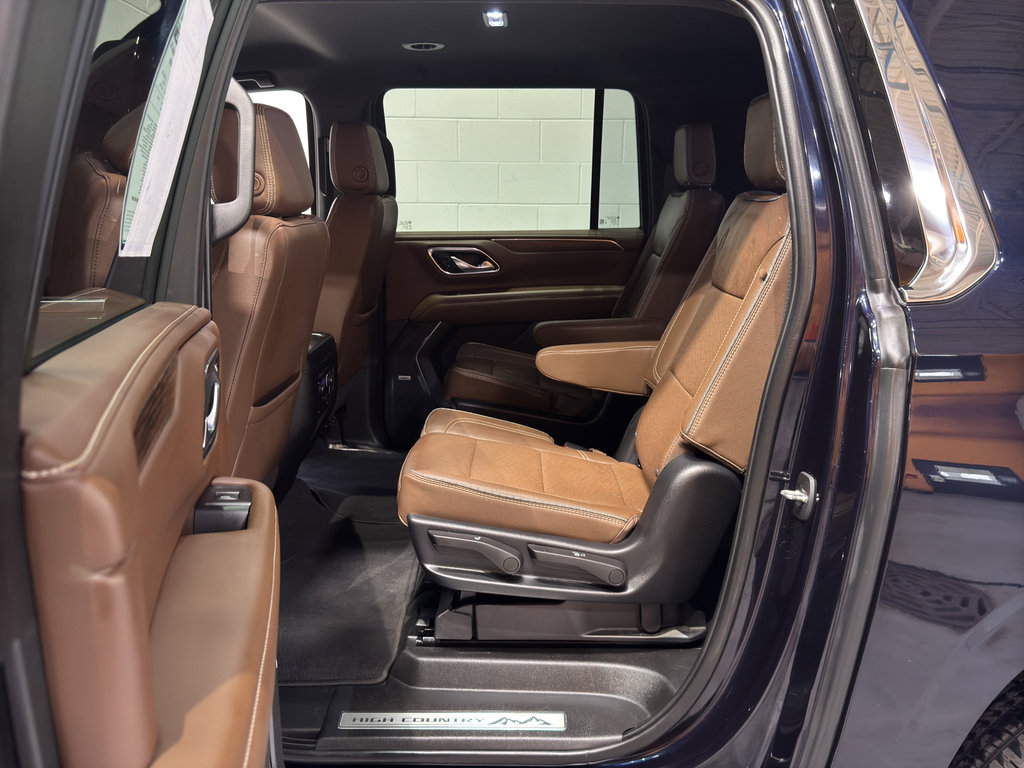 Used 2022 Chevrolet Suburban High Country AWD/4WD image 12
