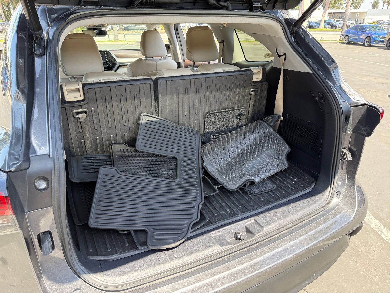 Used 2021 Toyota Highlander XLE image 24