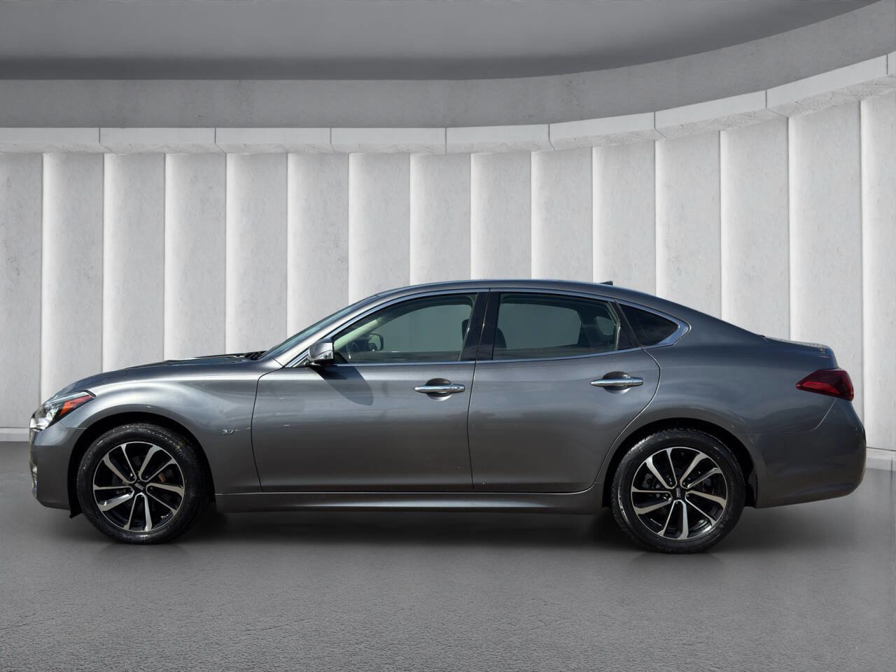 Used 2015 INFINITI Q70 3.7 image 2