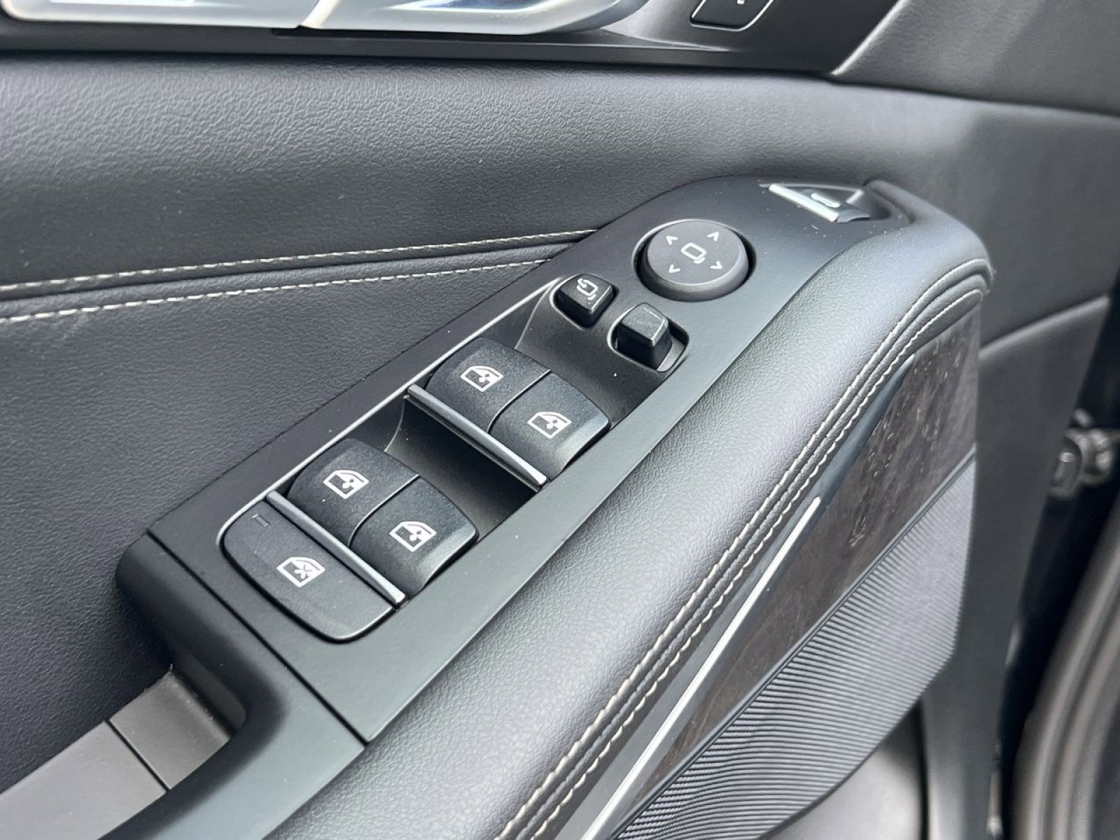 Used 2023 BMW X5 xDrive40i w/ Parking Assistance Package image 16