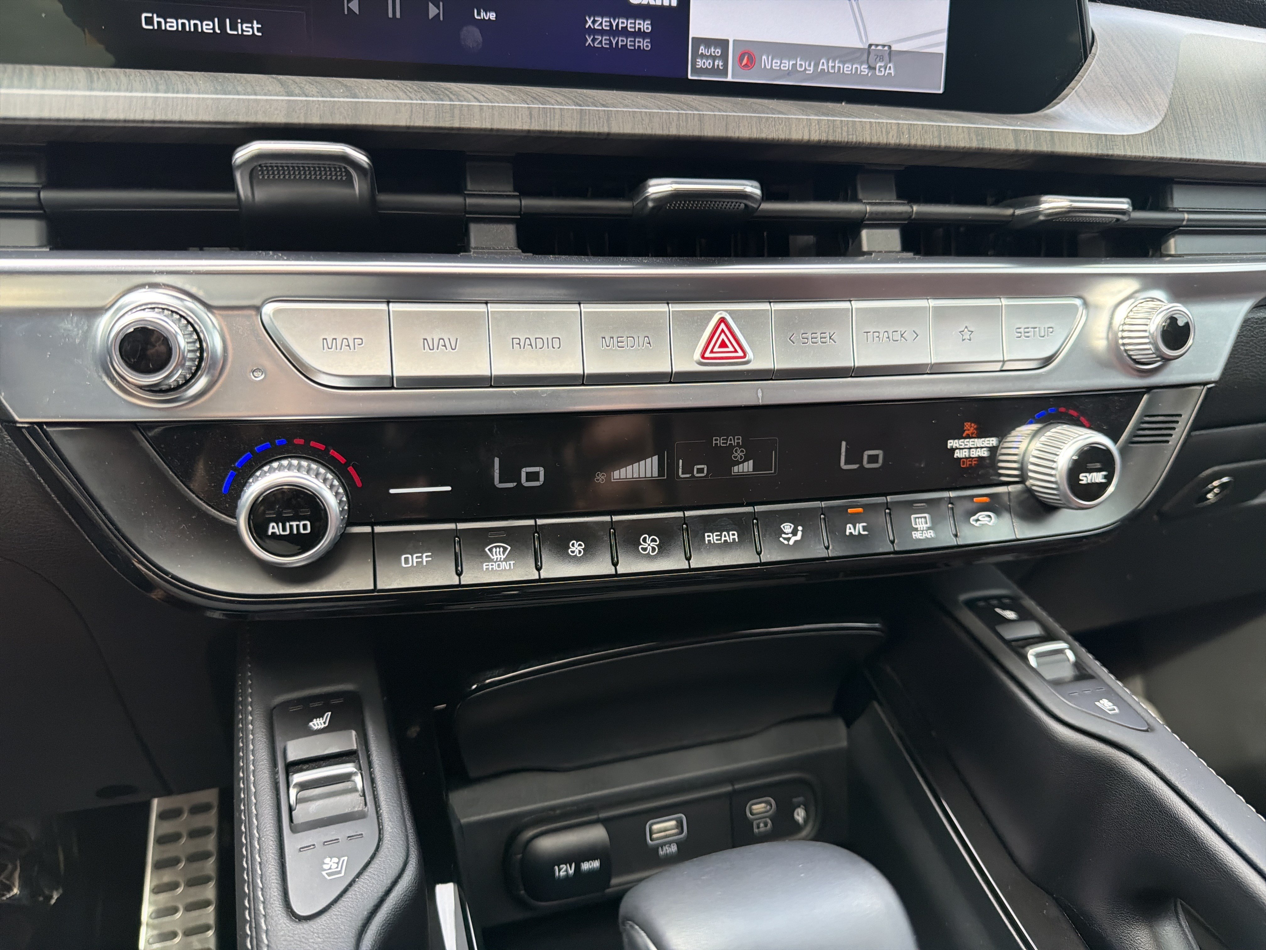 Used 2024 Kia Telluride SX w/ Towing Package FWD image 8