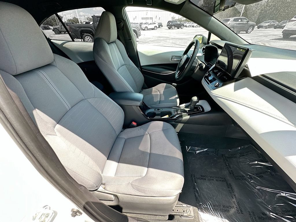 Used 2025 Toyota Corolla SE w/ Convenience Package FWD image 33