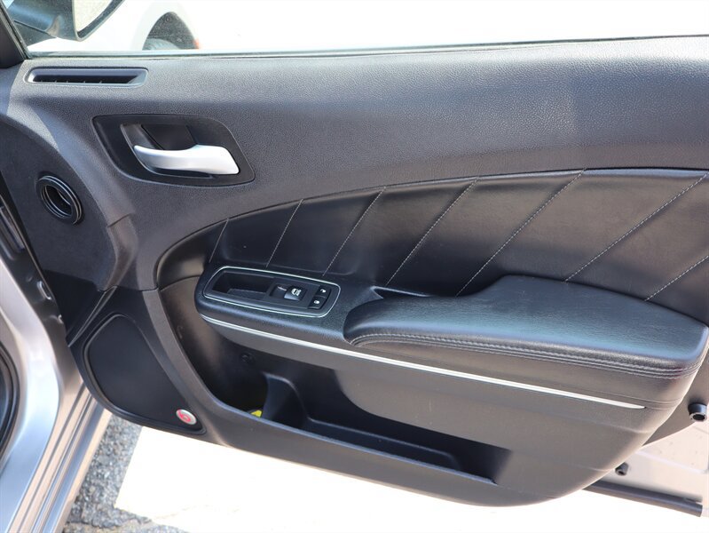 Used 2017 Dodge Charger SXT w/ Plus Group RWD image 10