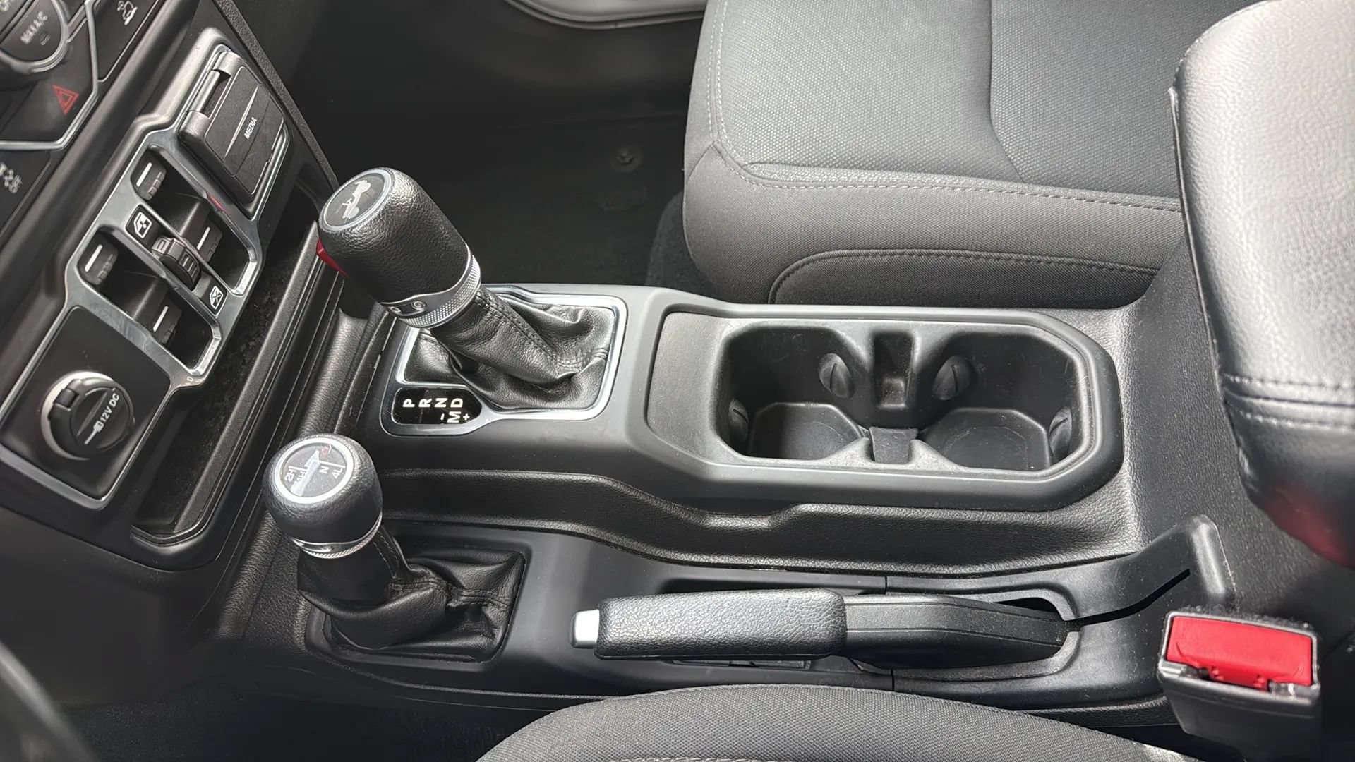 Used 2022 Jeep Wrangler Unlimited Sport AWD/4WD image 39