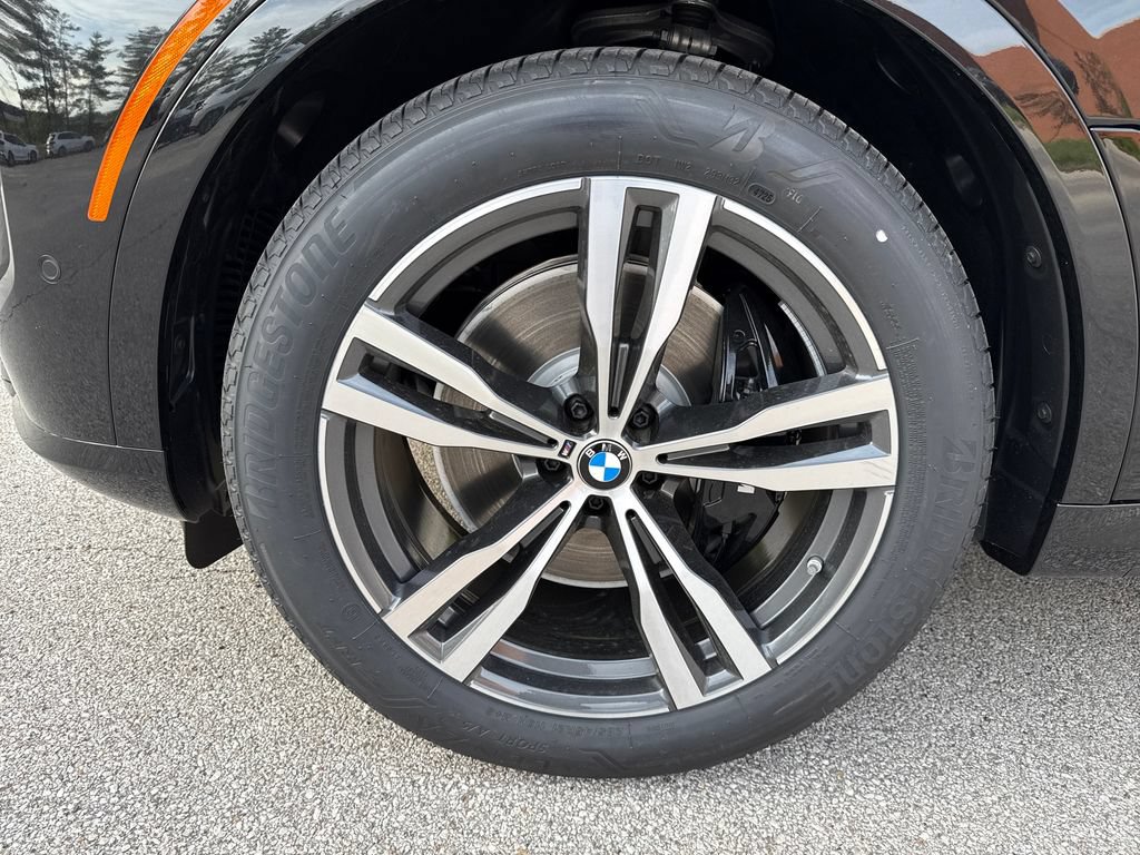 New 2026 BMW X7 xDrive40i w/ M Sport Package AWD/4WD image 9