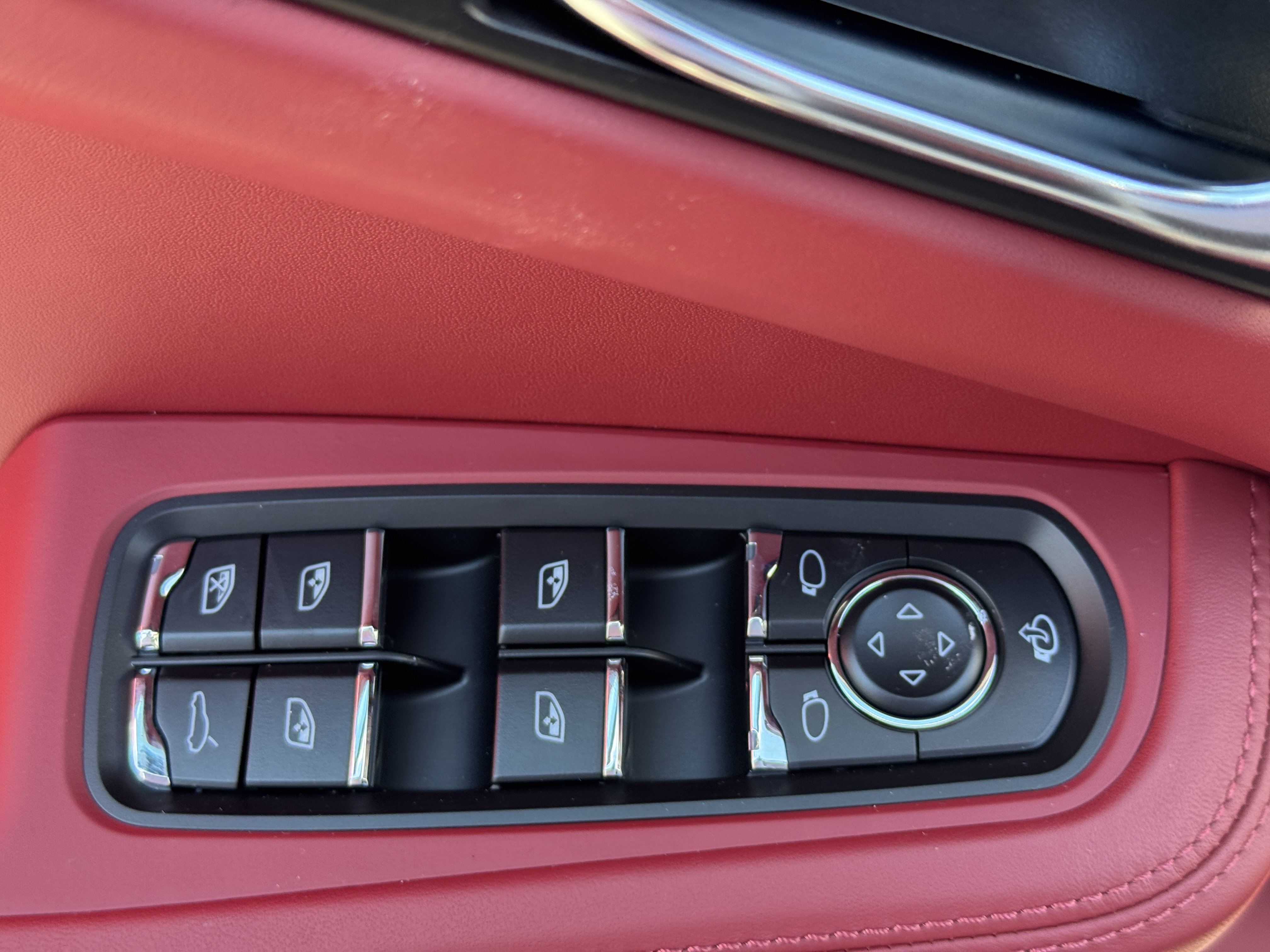 New 2026 Porsche Macan image 21