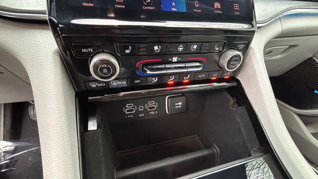 Used 2022 Jeep Grand Cherokee L Overland image 31