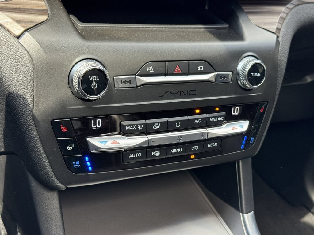 Used 2020 Ford Explorer Limited AWD/4WD image 24