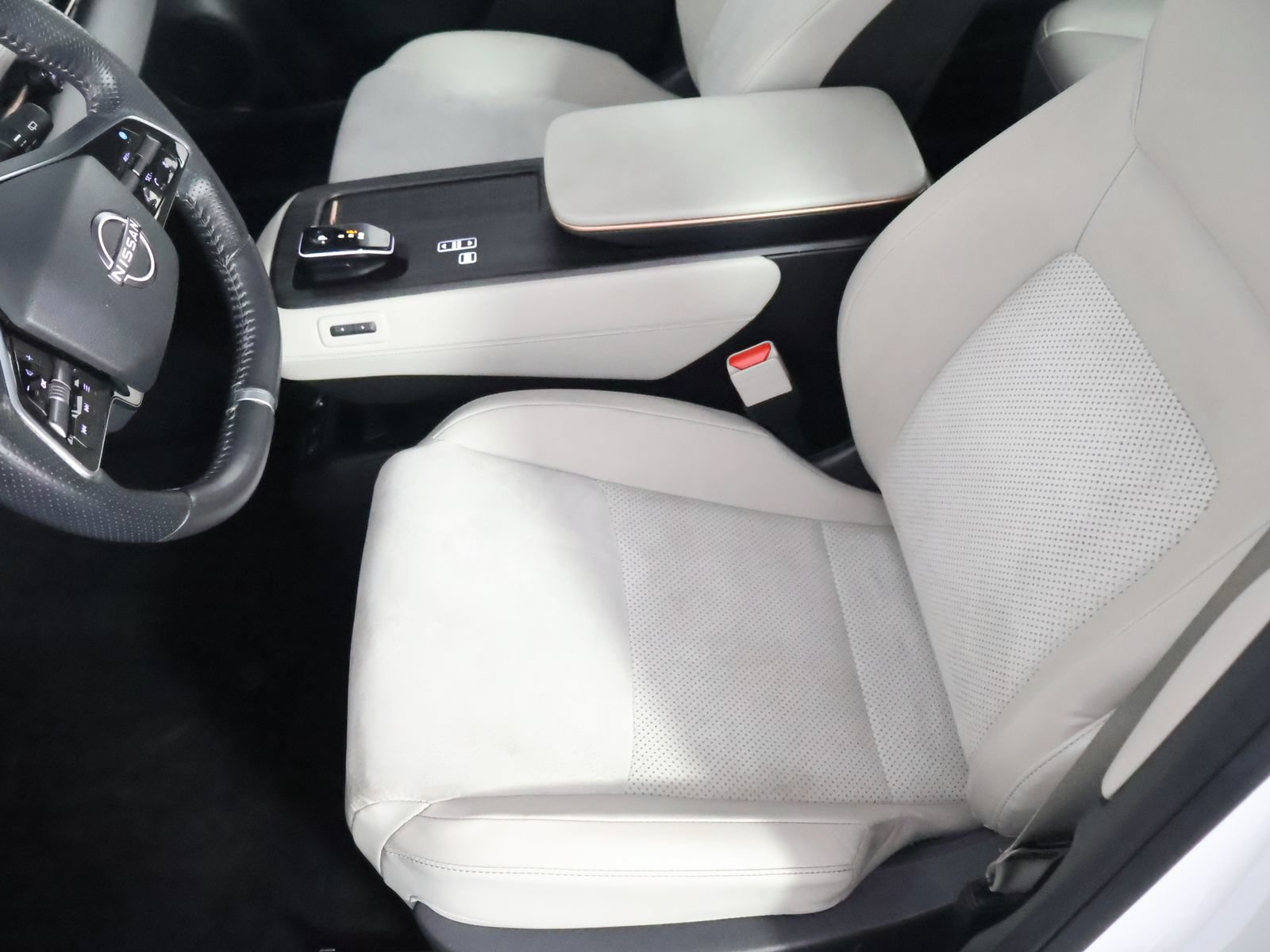 Used 2023 Nissan Ariya AWD image 26