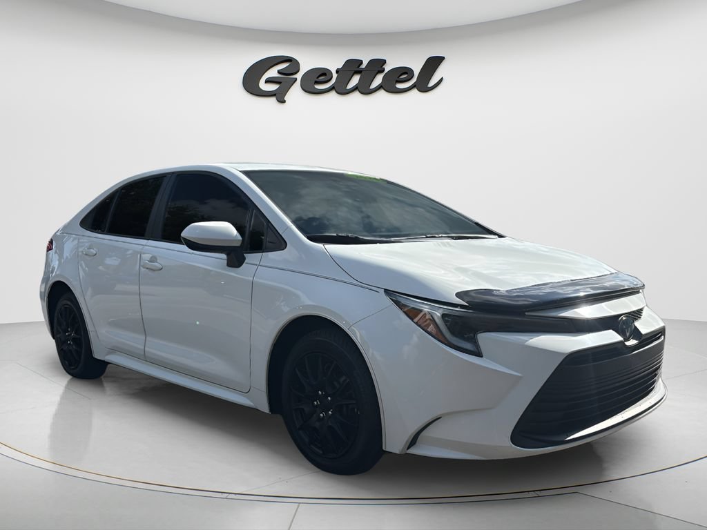 Used 2023 Toyota Corolla LE FWD image 3