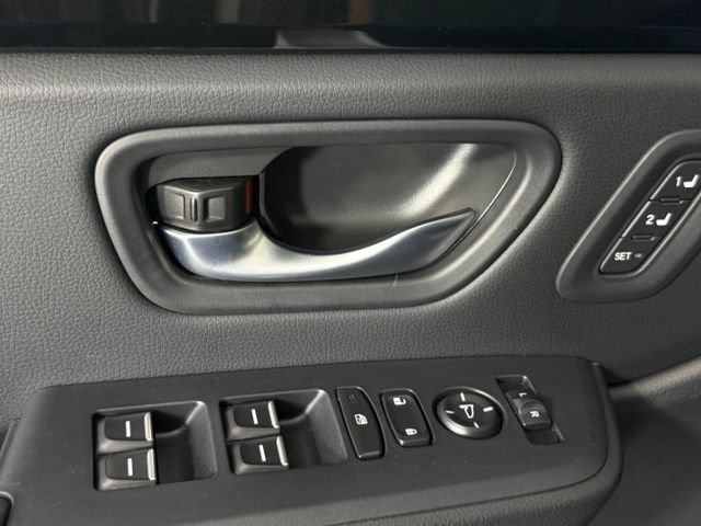 Used 2025 Honda Pilot Touring image 13