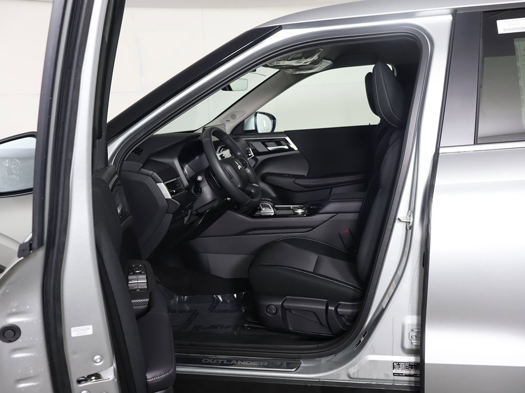 New 2026 Mitsubishi Outlander ES image 27