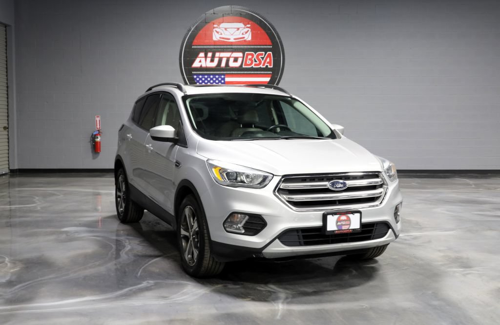 Used 2017 Ford Escape SE w/ SE Leather Comfort Package AWD/4WD image 1