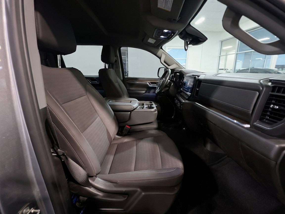 Used 2024 Chevrolet Silverado 1500 LT w/ Safety Package AWD/4WD image 20