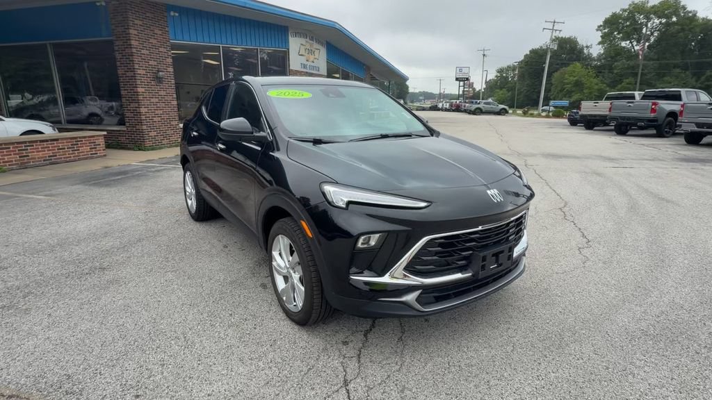 Used 2025 Buick Encore GX Preferred AWD/4WD image 2