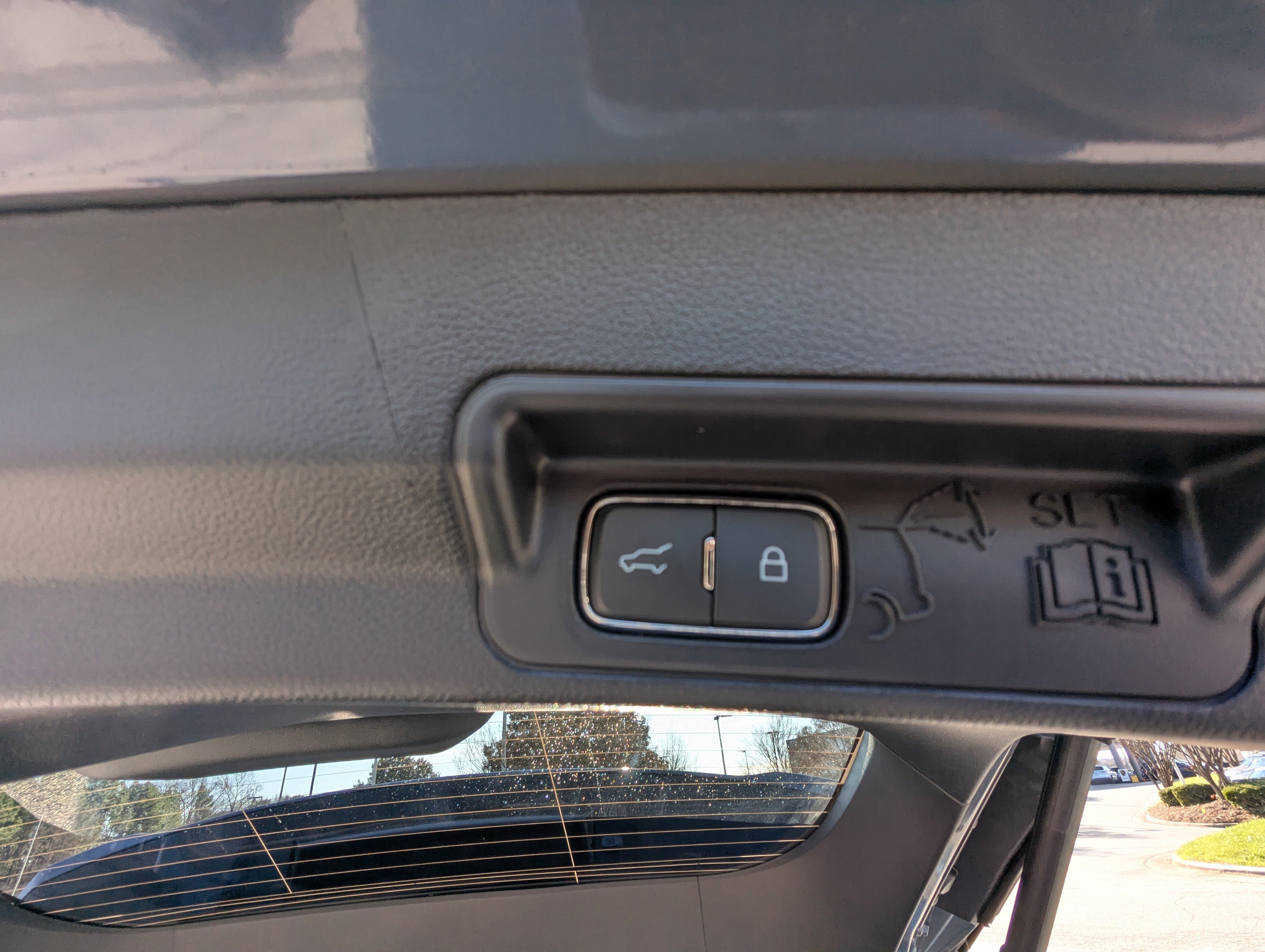 Used 2025 Ford Explorer ST-Line w/ Premium Package image 17