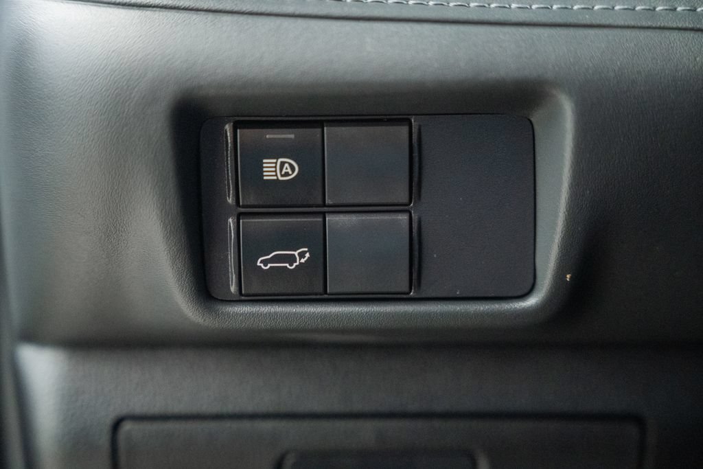 Used 2022 Toyota Highlander XLE AWD/4WD image 42