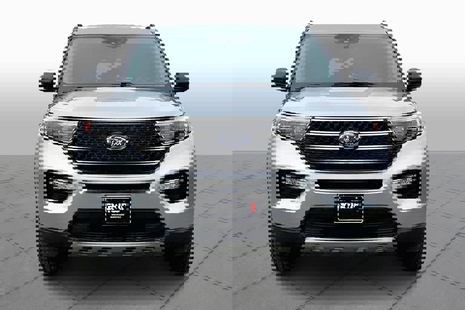 Used 2024 Ford Explorer XLT w/ Equipment Group 202A image 4