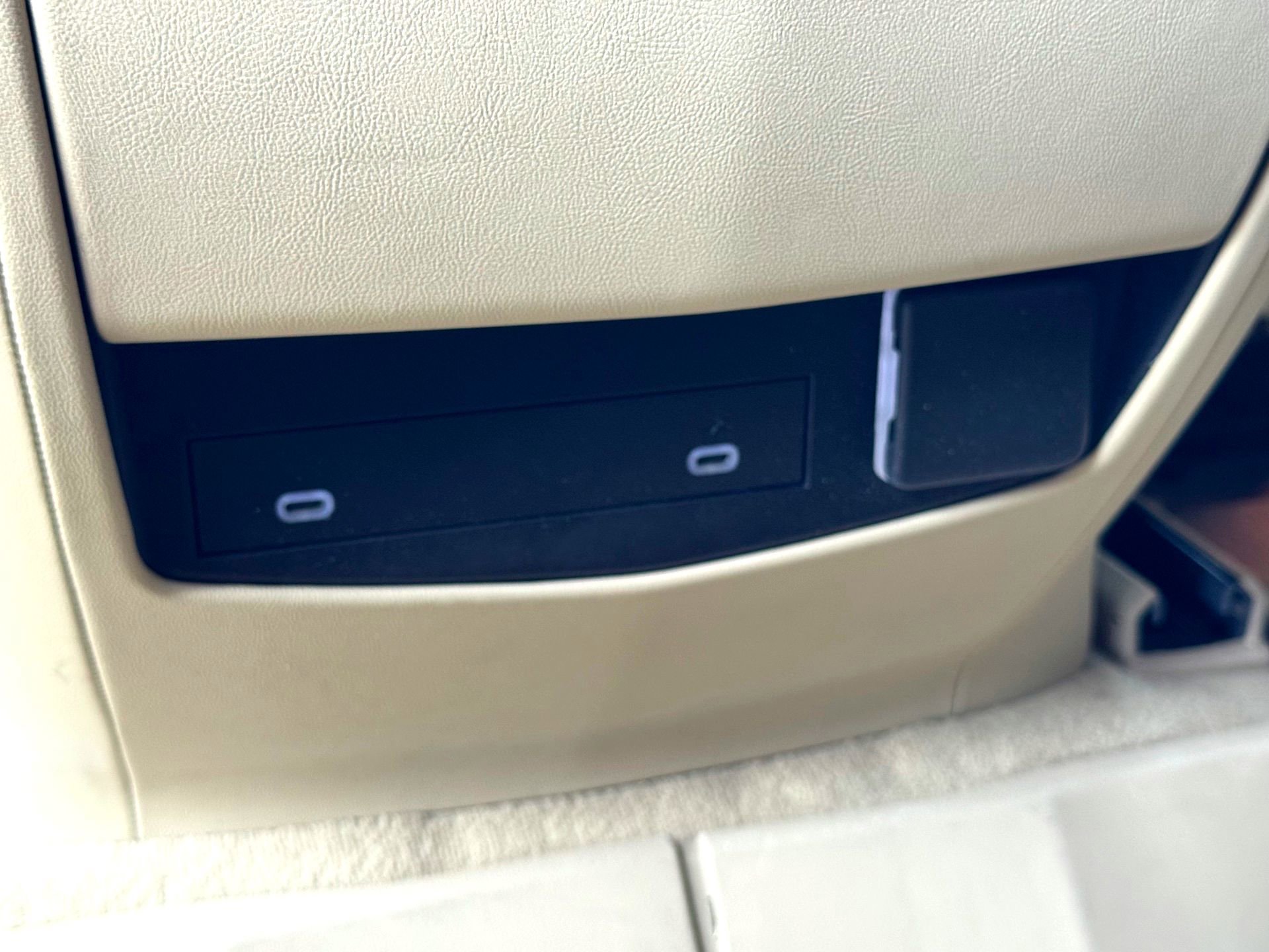 Used 2023 Cadillac Escalade Premium Luxury image 24