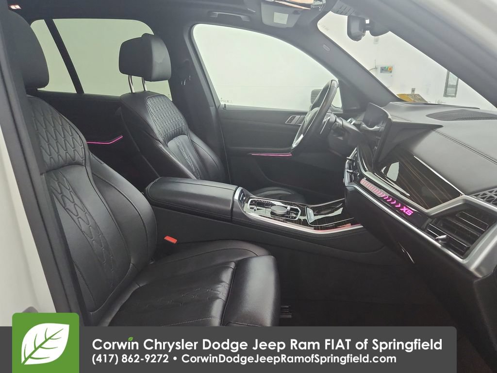 Used 2025 BMW X5 xDrive50e AWD/4WD image 32
