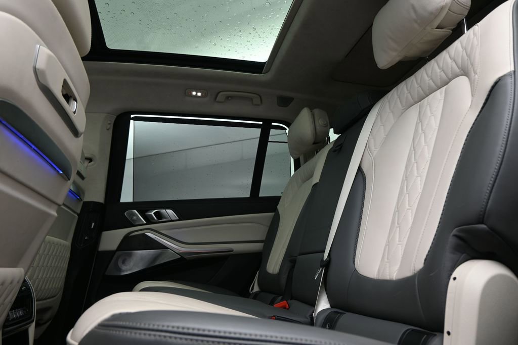 Used 2024 BMW X7 xDrive40i w/ Executive Package image 30