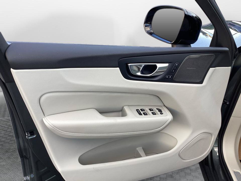 New 2027 Volvo XC60 T8 Ultra AWD/4WD image 32