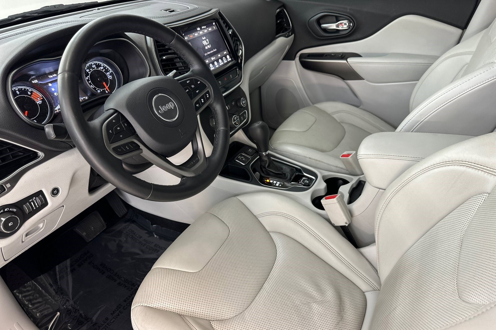 Used 2019 Jeep Cherokee Limited w/ Technology Group image 4