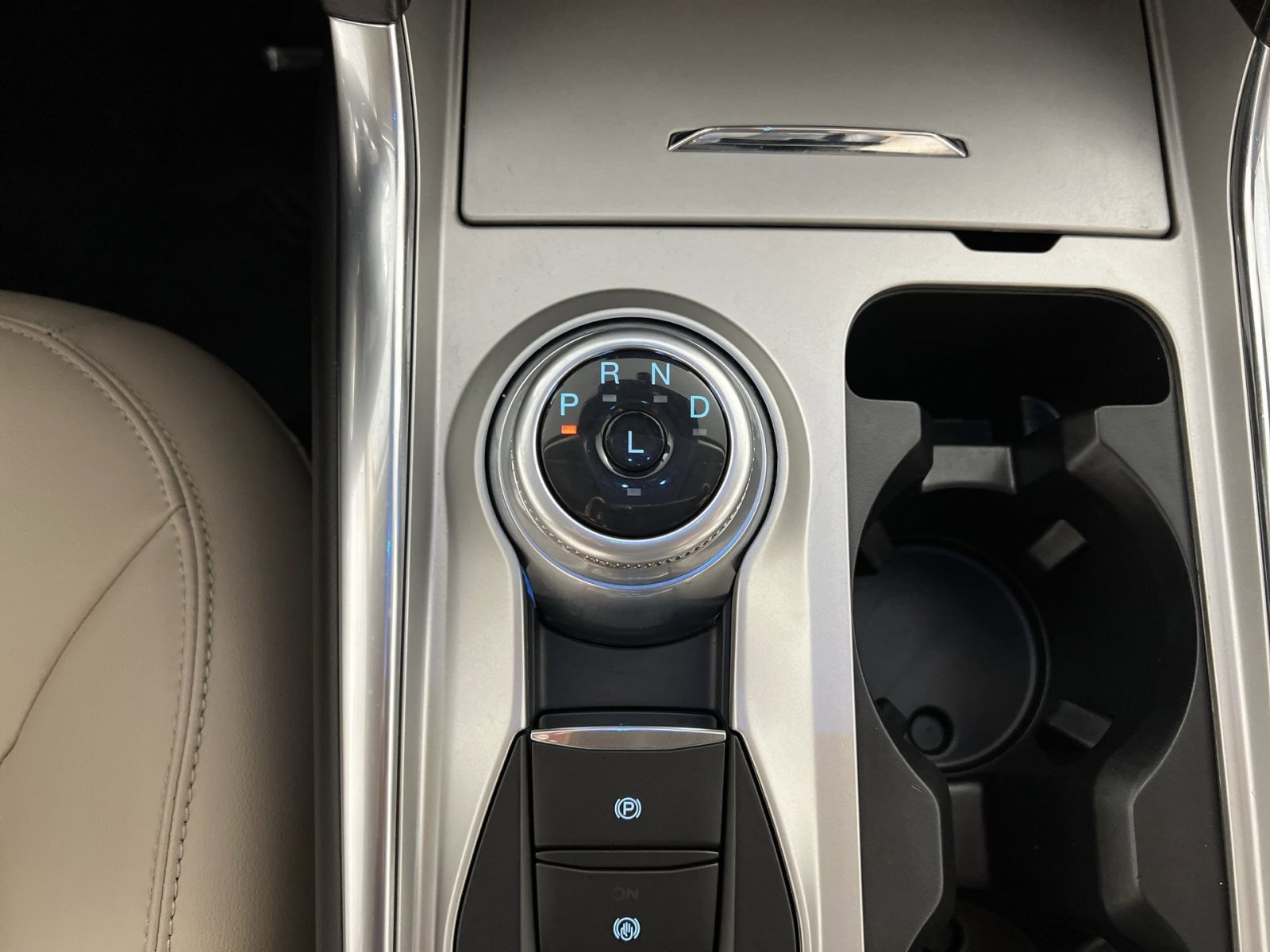 Used 2022 Ford Explorer XLT w/ Equipment Group 202A image 22