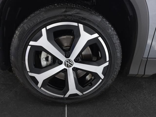 Certified 2025 Volkswagen Tiguan SE AWD/4WD image 8