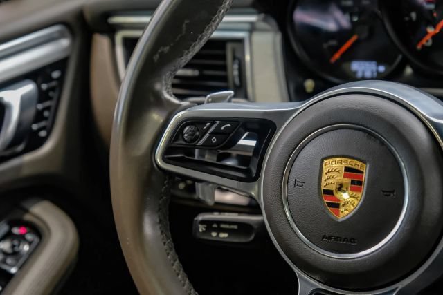 Used 2018 Porsche Macan Sport Edition AWD/4WD image 25