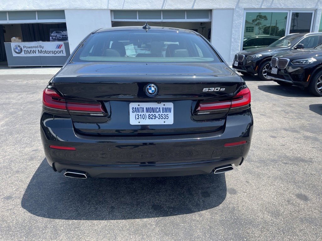 Used 2023 BMW 530e w/ Convenience Package image 4