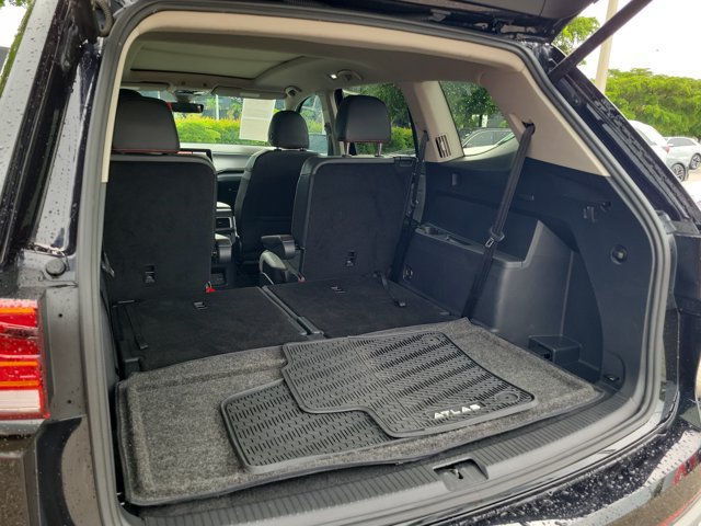 Used 2024 Volkswagen Atlas Peak Edition SE AWD/4WD image 10