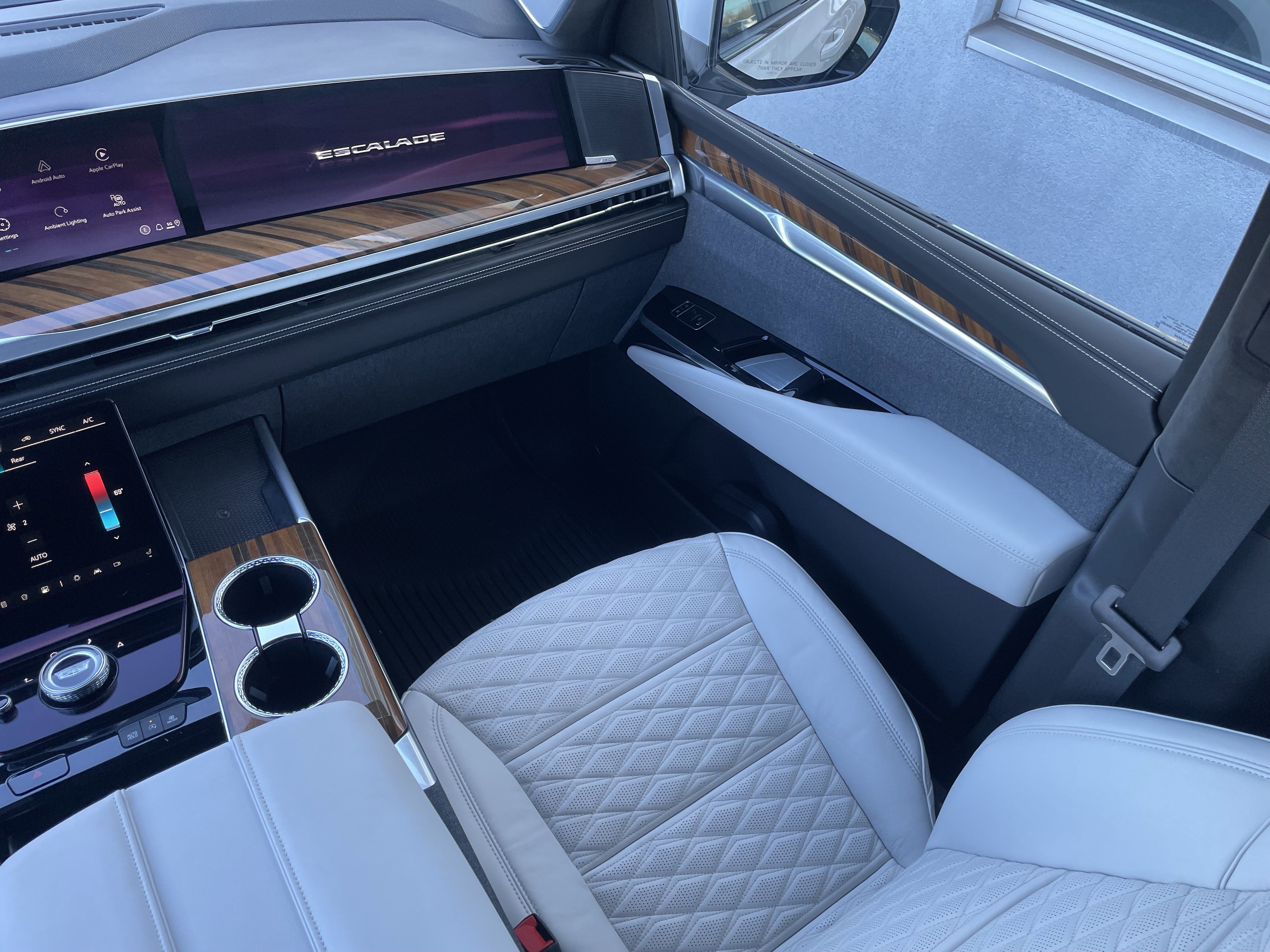 Used 2025 Cadillac Escalade Sport Platinum w/ LPO, ONYX Package image 18