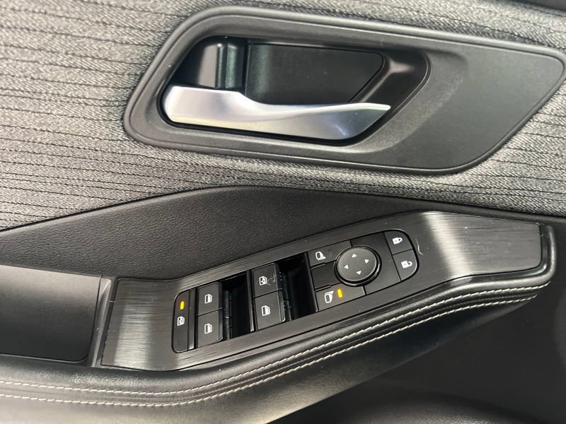 Used 2023 Nissan Rogue SV AWD/4WD image 18