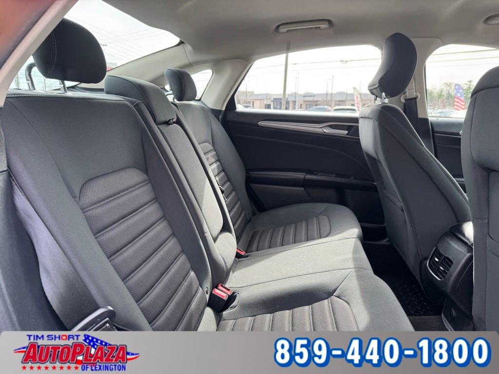 Used 2018 Ford Fusion SE w/ Fusion SE Technology Package image 39