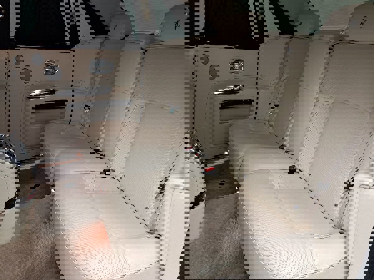 Used 2011 Rolls-Royce Ghost image 31