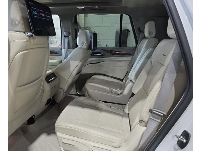 Used 2024 Cadillac Escalade Sport Platinum w/ LPO, ONYX Package AWD/4WD image 9