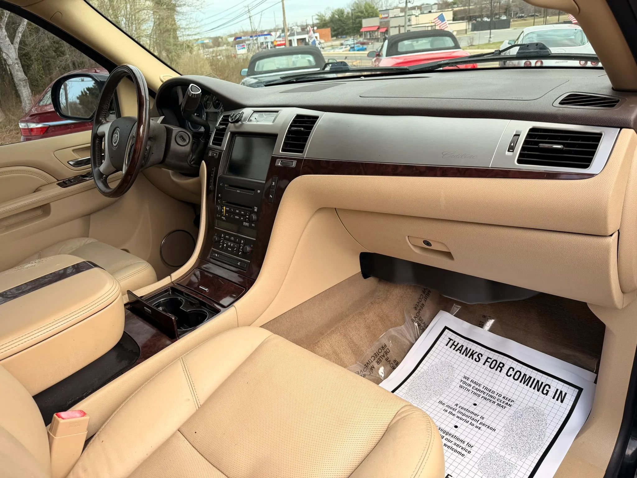 Used 2010 Cadillac Escalade Premium image 16