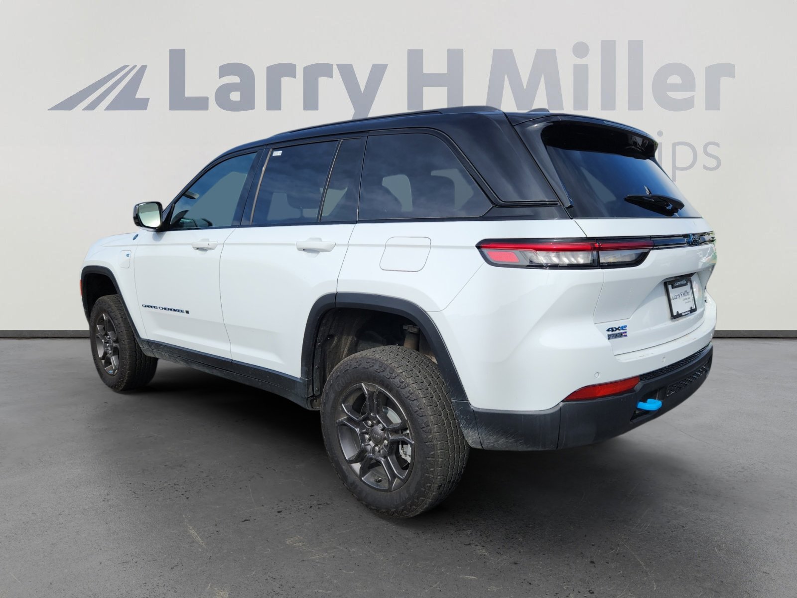 Used 2024 Jeep Grand Cherokee Trailhawk image 3