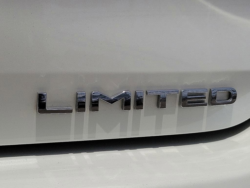 Used 2021 Toyota Highlander Limited FWD image 9