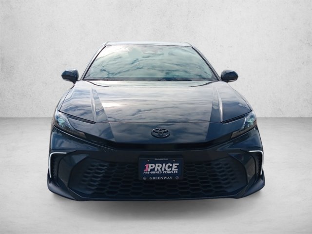 Used 2025 Toyota Camry SE w/ Convenience Package FWD image 2