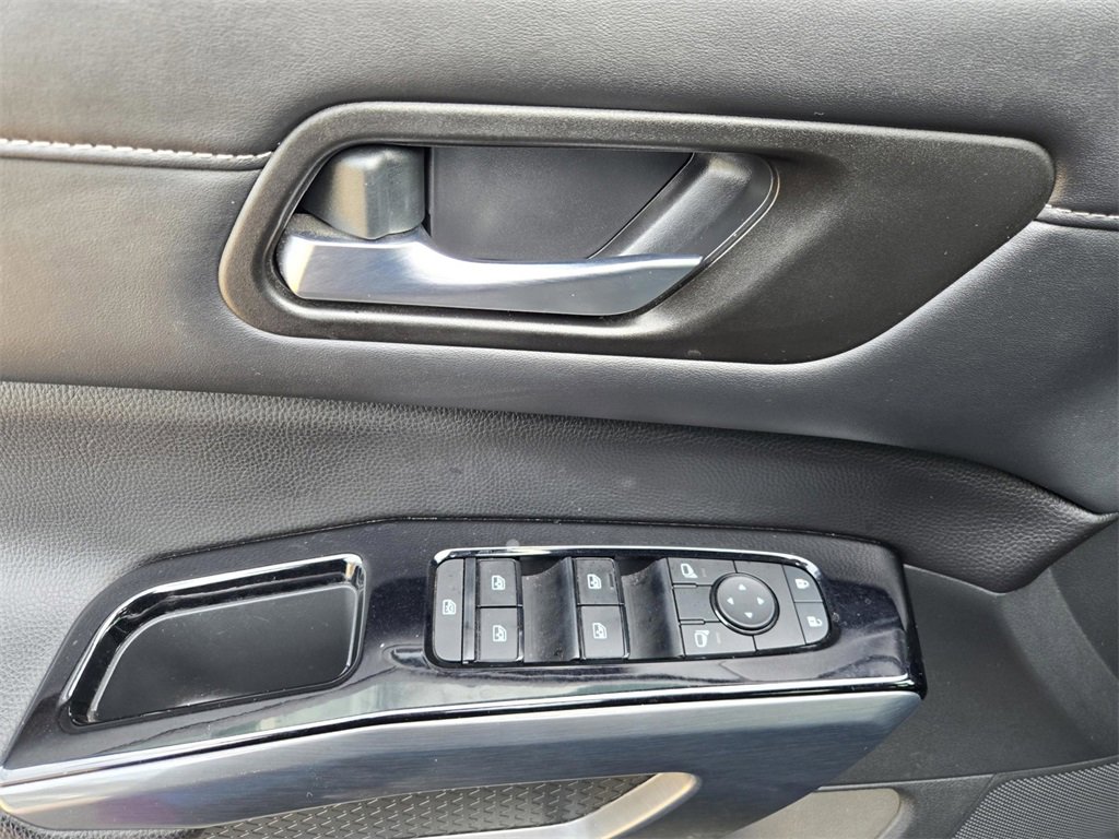 Used 2023 Nissan Pathfinder SL image 18