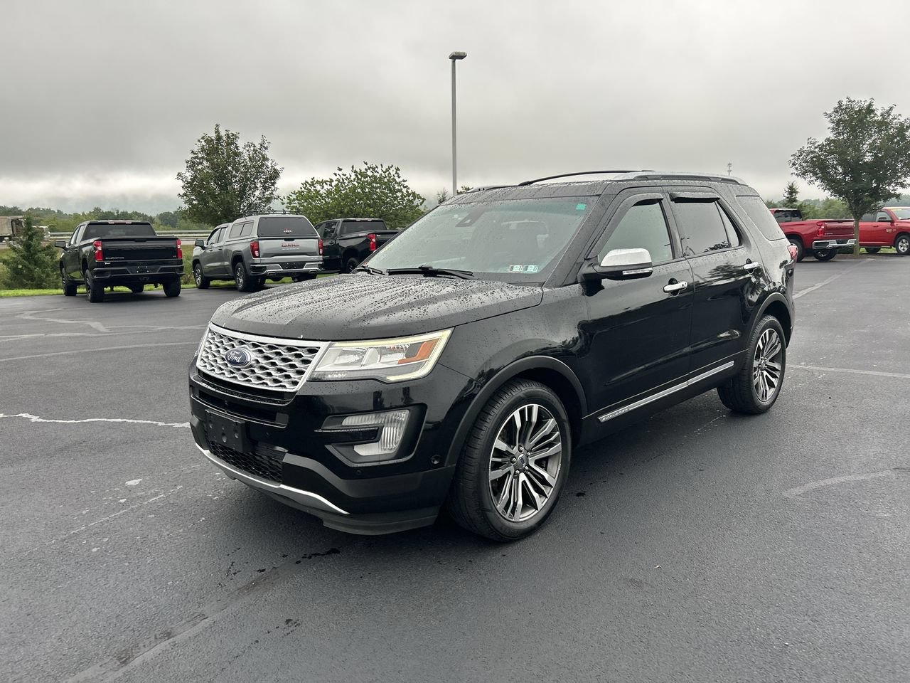 Used 2017 Ford Explorer Platinum AWD/4WD image 3