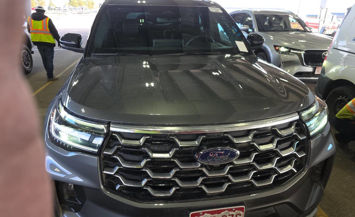 Used 2025 Ford Explorer Platinum w/ LUX Leather Package image 5