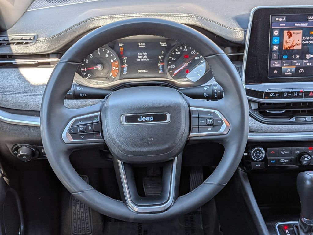 Used 2025 Jeep Compass Latitude w/ Sun & Sound Group AWD/4WD image 19