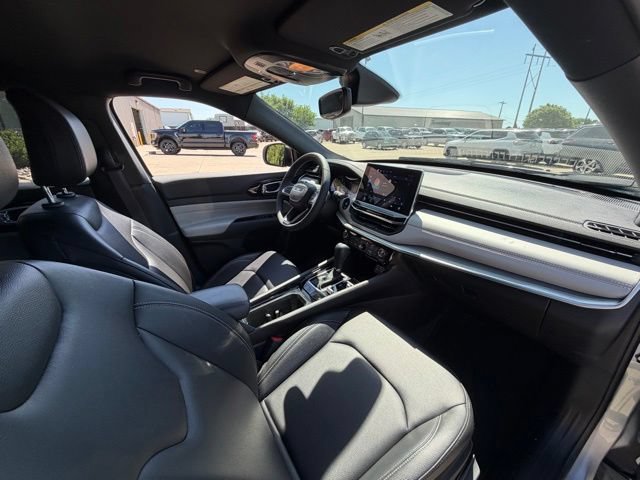 Used 2025 Jeep Compass Limited AWD/4WD image 10