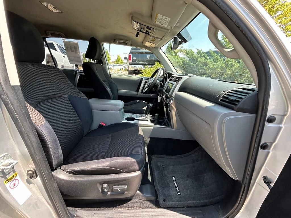 Used 2012 Toyota 4Runner SR5 AWD/4WD image 32